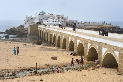 Maroc, Casablanca, ilot de Sidi Abderrahman sur un rocher qui abrite la koubba du marabout Sidi Abderrahman