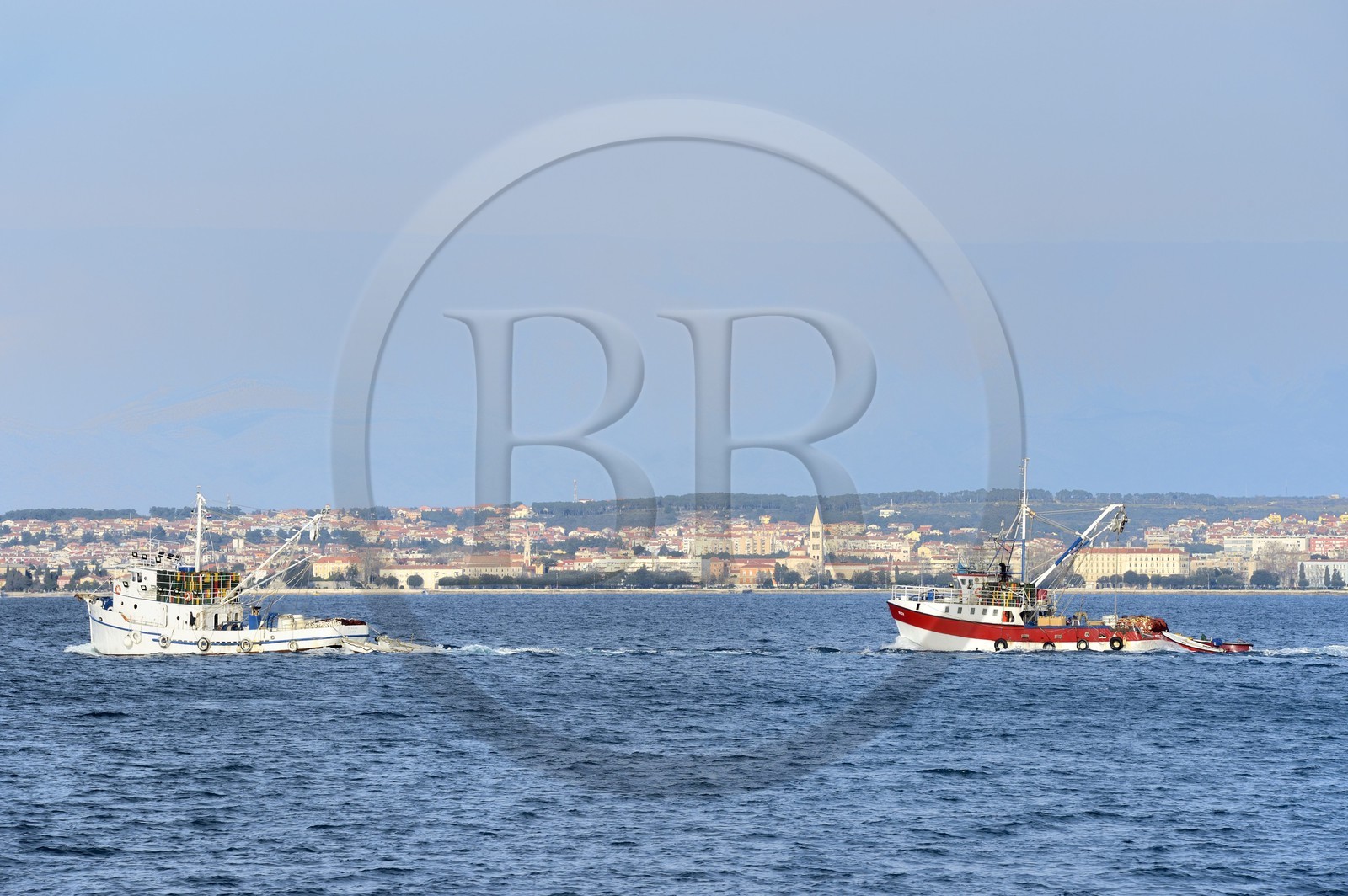 Croatie, Dalmatie, côte dalmate, Ile d’Ugljan, Preko, départ à la pêche au thon, Zadar en arrière plan