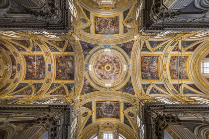 Italie, Ligurie, Gênes, Chiesa Del Gesu (église de Jésus), la coupole et le très richement décoré plafond