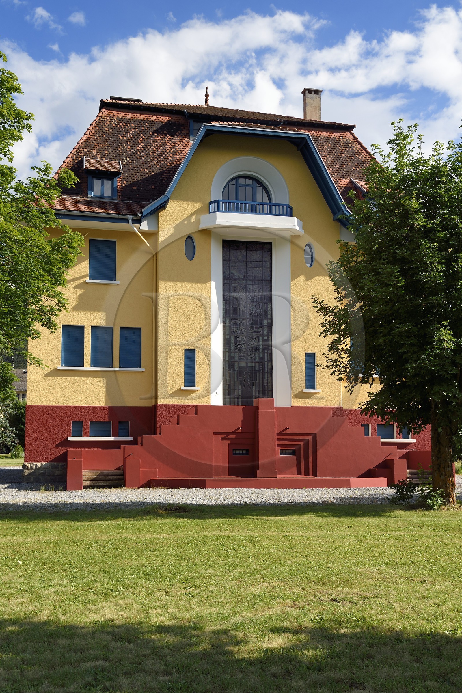 France, Alpes-de-Haute-Provence (04), vallée de l'Ubaye, Barcelonnette, Villa mexicaine connue sous le nom de Villa Bleue, elle montre la réussite au Mexique de son commanditaire Camille Jean fondateur du magasin la Francia Maritima