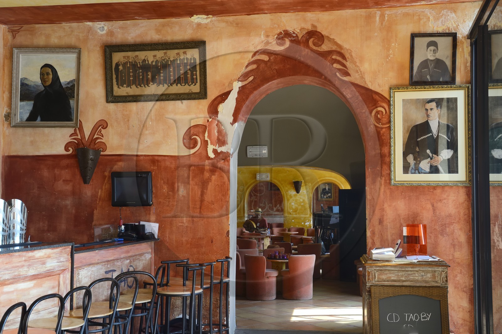 France, Haute-Corse (2B), Calvi, la citadelle, l’ancien palais des évêques de Sagone reconverti en bar (Chez Tao)