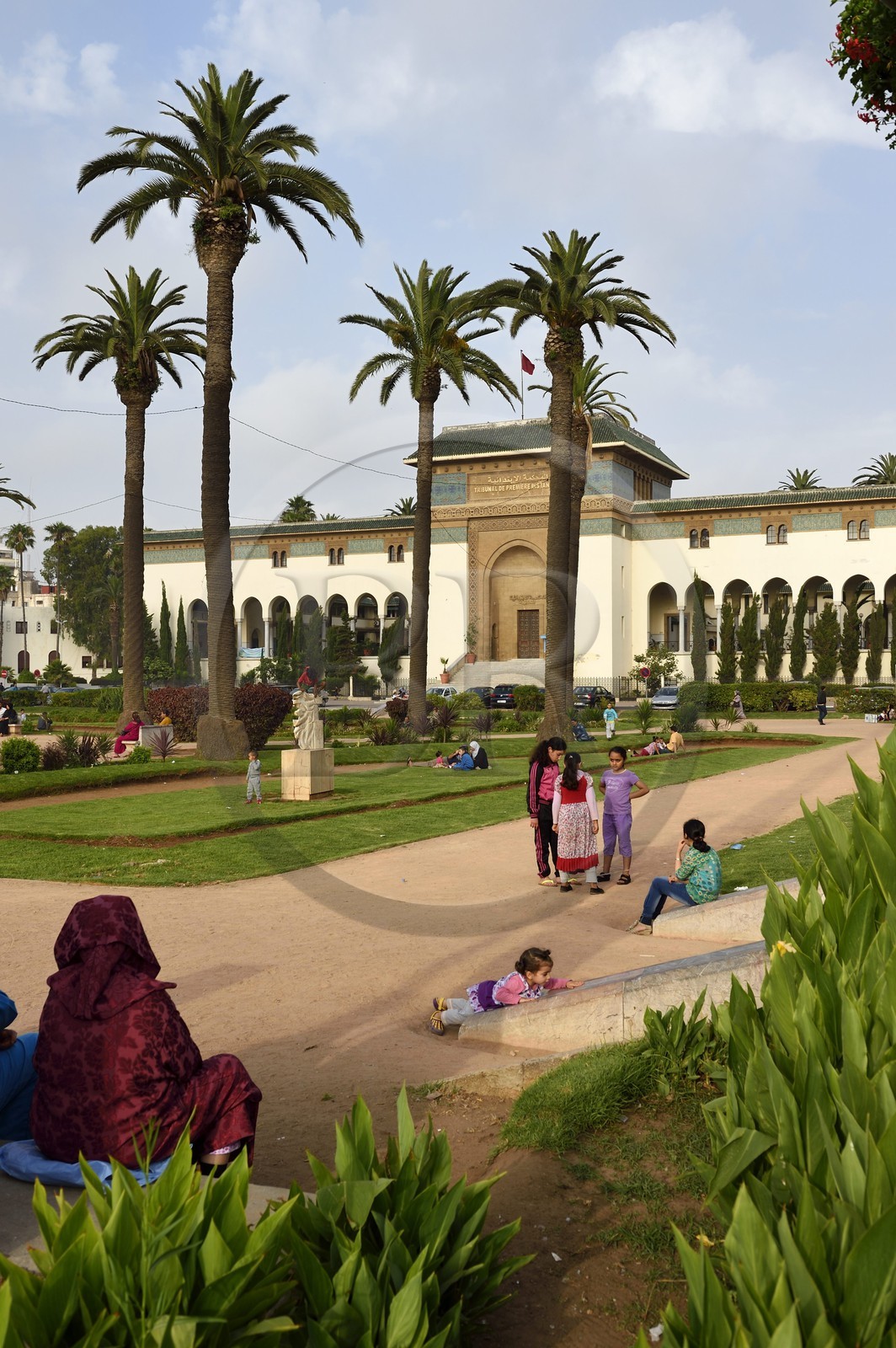 Maroc, Casablanca, le Palais de Justice place Mohammed V construit entre 1920 et 1923 par l'architecte Joseph Marrast qui a aussi dessiné la place