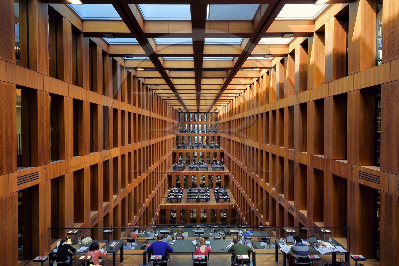 Allemagne, Berlin, Jacob und Wilhelm Grimm Zentrum, bibliothèque de l'Université Humboldt conçu par l'architecte suisse Max Dudler et achevée en 2009