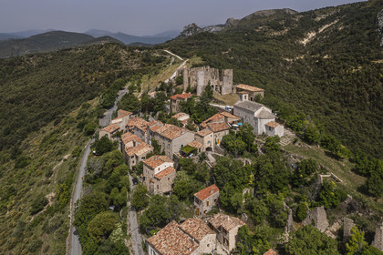 France, Var (83), parc naturel régional du Verdon, Bargème, labellisé Les Plus Beaux Villages de France, dominé par le chateau Sabran de Ponteves (vue aérienne)