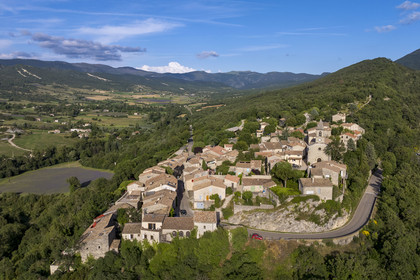 France, Drome, regional natural park of Baronnies provencales, Saint-Auban-sur-l'Ouvèze and the Ouveze river valley (aerial view)