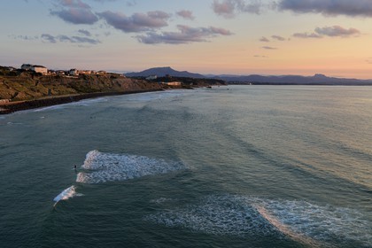 France, Pyrénées-Atlantiques (64), Pays-Basque, Biarritz, la Cote basque à la corniche vers Saint Jean de Luz et les sommets des Pyrénées Basques