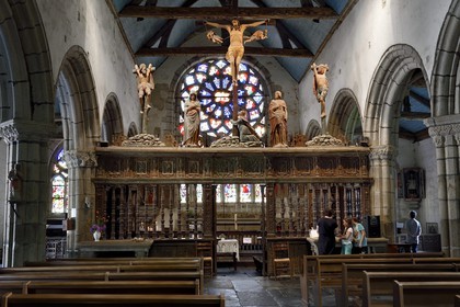 France, Finistère (29), la chapelle de Saint-Herbot de style gothique flamboyant, la poutre de gloire au-dessus du chancel (cloture de chœur)