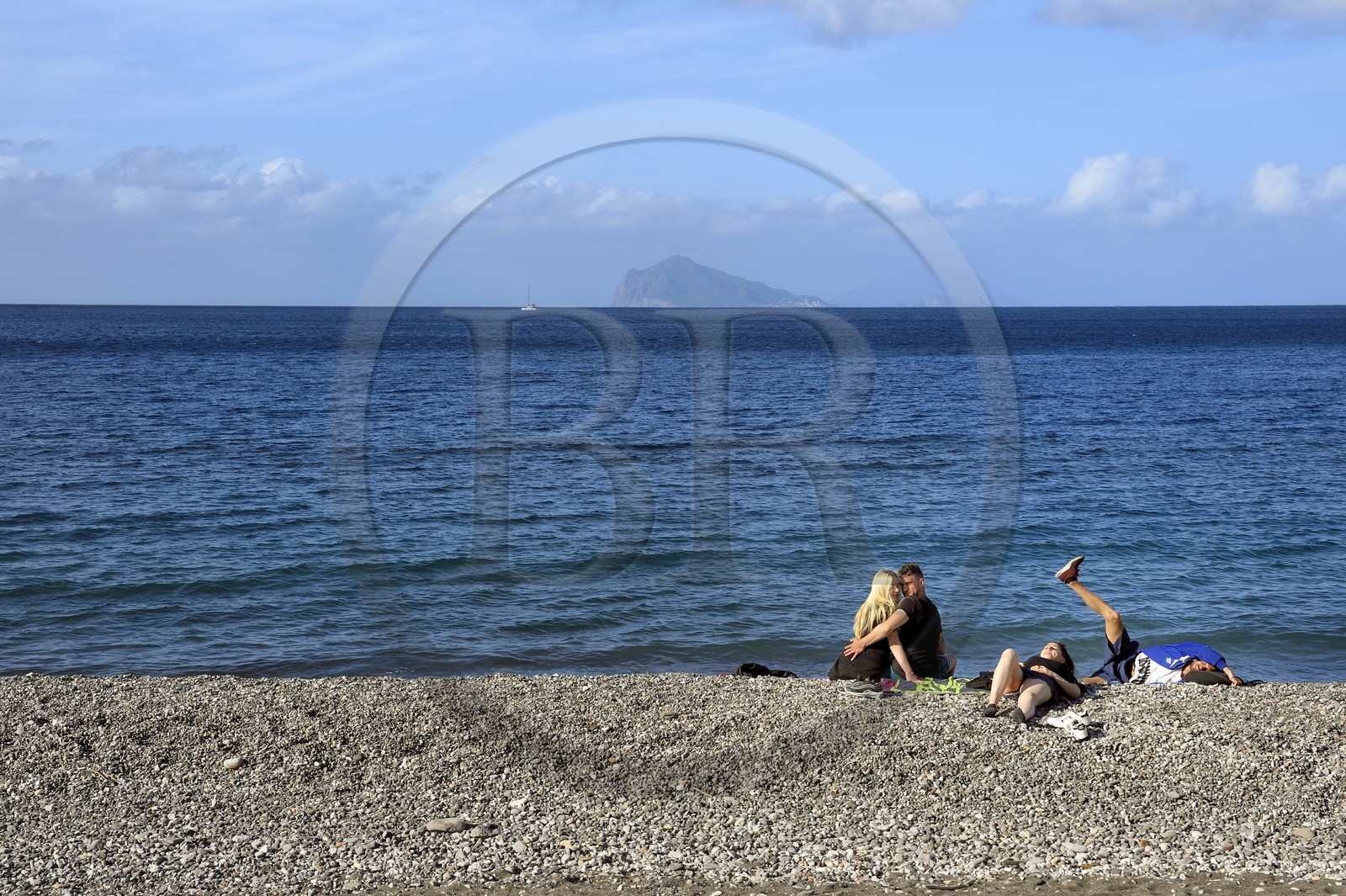 Italie, Sicile, iles Eoliennes, classées Patrimoine Mondial de l'UNESCO, Ile de Lipari, plage de galet à Canneto