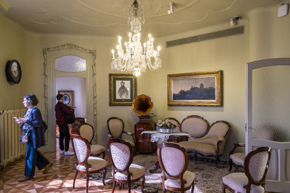 Spain, Catalonia, Barcelona, Eixample district, Passeig de Gracia, Pedrera or Casa Mila (1905-1910) by the Catalan modernist architect Antoni Gaudi, UNESCO World Heritage site, living room