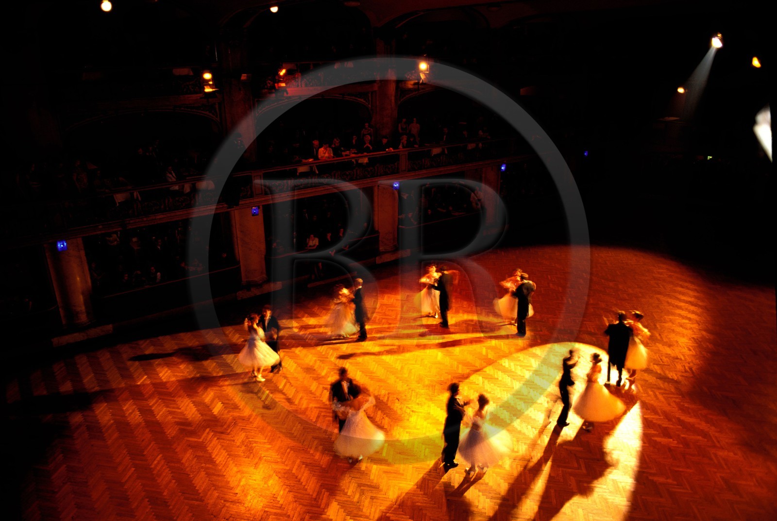 République Tchèque, Prague, salle de bal du Lucerna, valses d'un traditionnel Bal du bac