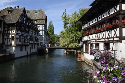 France, Bas Rhin, Strasbourg, old town listed as World Heritage by UNESCO, Petite France District, the Pont du Faisan on the Ill river and the Maison des Tanneurs from 1572 (restaurant) on the right
