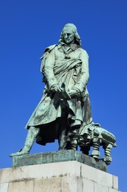 France, Seine-Maritime (76), Rouen, statue de Pierre Corneille devant le Théatre des Arts