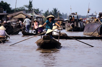 Vietnam, Can Tho, marché flottant sur le Mékong