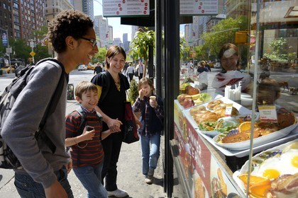 Etats-Unis, New York, Manhattan, vitrine d'un restaurant Dinner sur Broadway