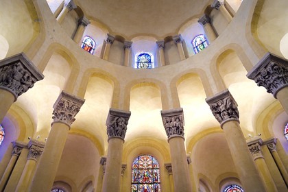 France, Puy-de-Dôme (63), Clermont-Ferrand, basilique Notre-Dame-du-Port de style roman auvergnat, classée Patrimoine Mondial de l'UNESCO au titre des Chemins de Saint-Jacques-de-Compostelle en France, chapiteaux du choeur