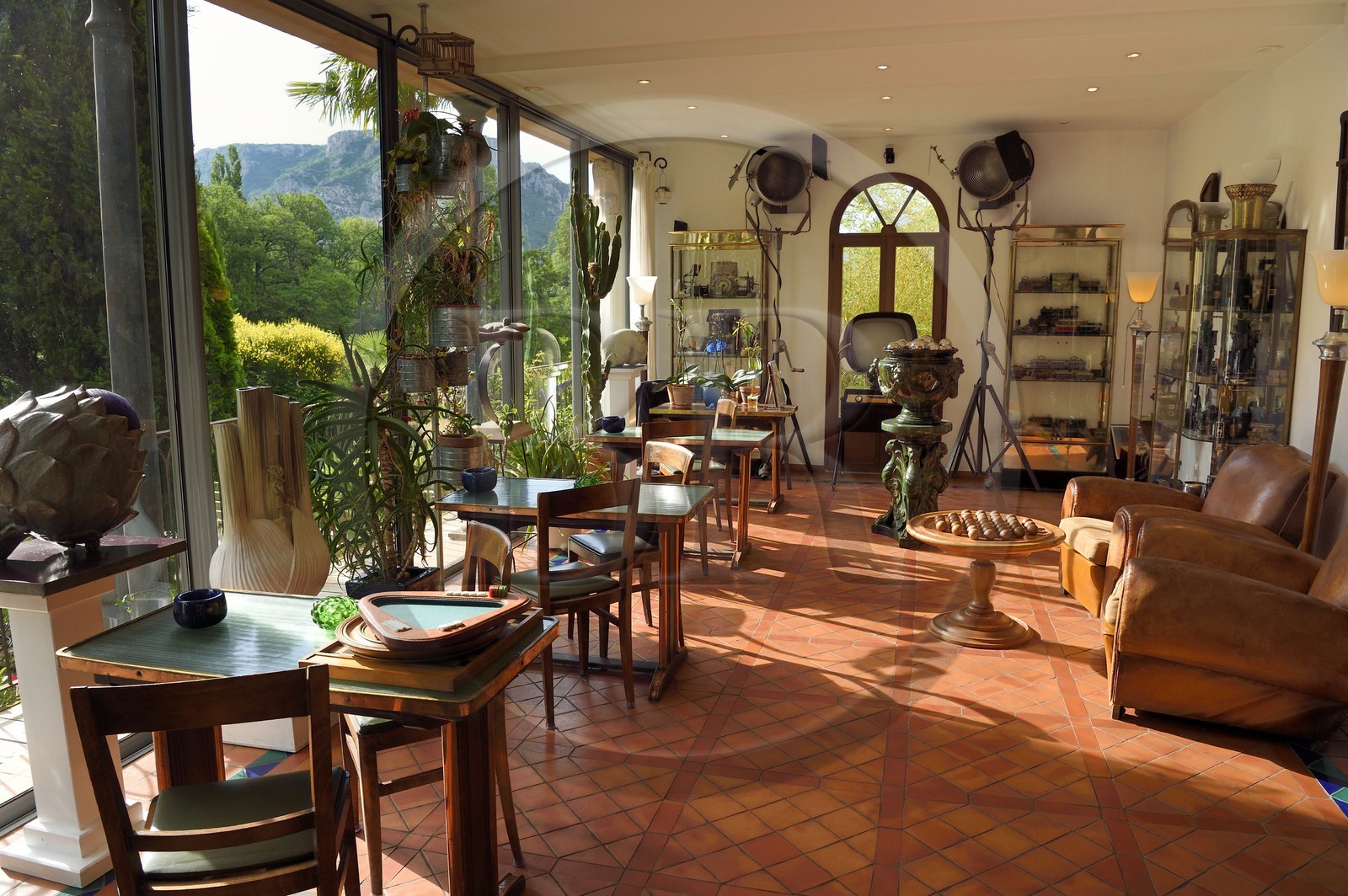 France, Alpes-de-Haute-Provence (04), Parc Naturel Régional du Verdon, Moustiers-Sainte-Marie, labellisé Les Plus Beaux Villages de France, hotel La Ferme rose