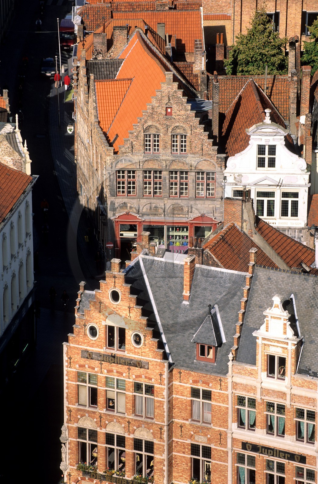 Belgique, Flandre-Occidentale, Bruges (Brugge), façades de maisons à pignons appelées huidenvettershuis aux abords de la Grand' place