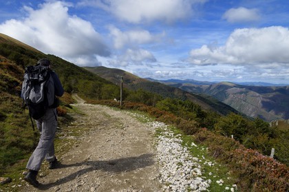 Espagne, Pays-Basque, Navarre, chemin de Saint-Jacques de Compostelle entre Saint-Jean-Pied-de-Port et Roncevaux au col de Bentarte