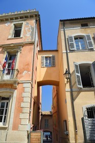 France, Var, Saint-Tropez, place de l'Hotel de Ville passage