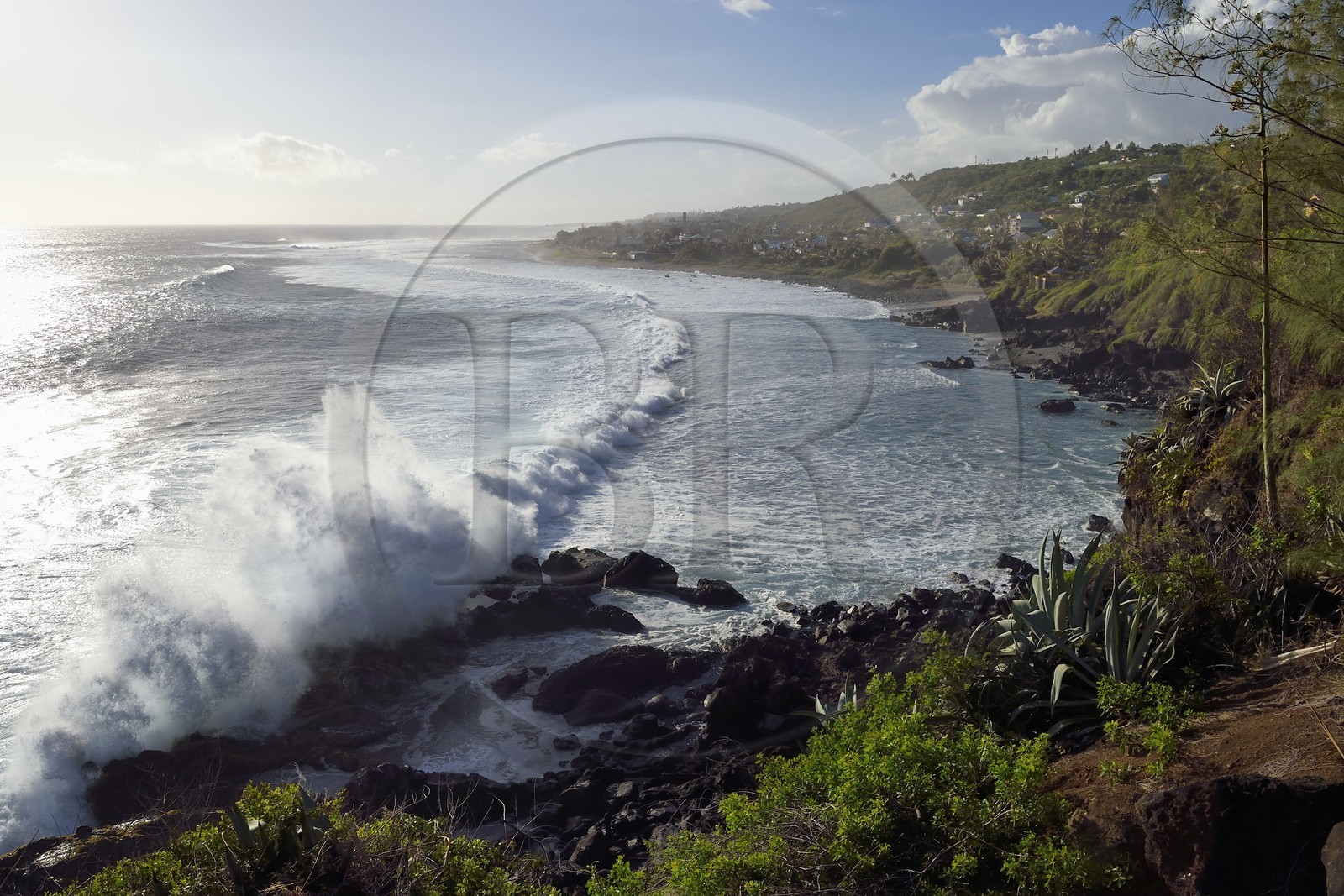 France, Ile de la Reunion, Petite-Ile sur la côte sud, plage et rochers de Grand-Bois