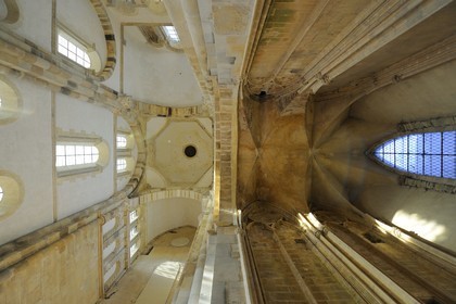 France, Saône et Loire (71), ancienne abbaye de Cluny, sous le clocher de l'eau bénite (mention obligatoire RMN)