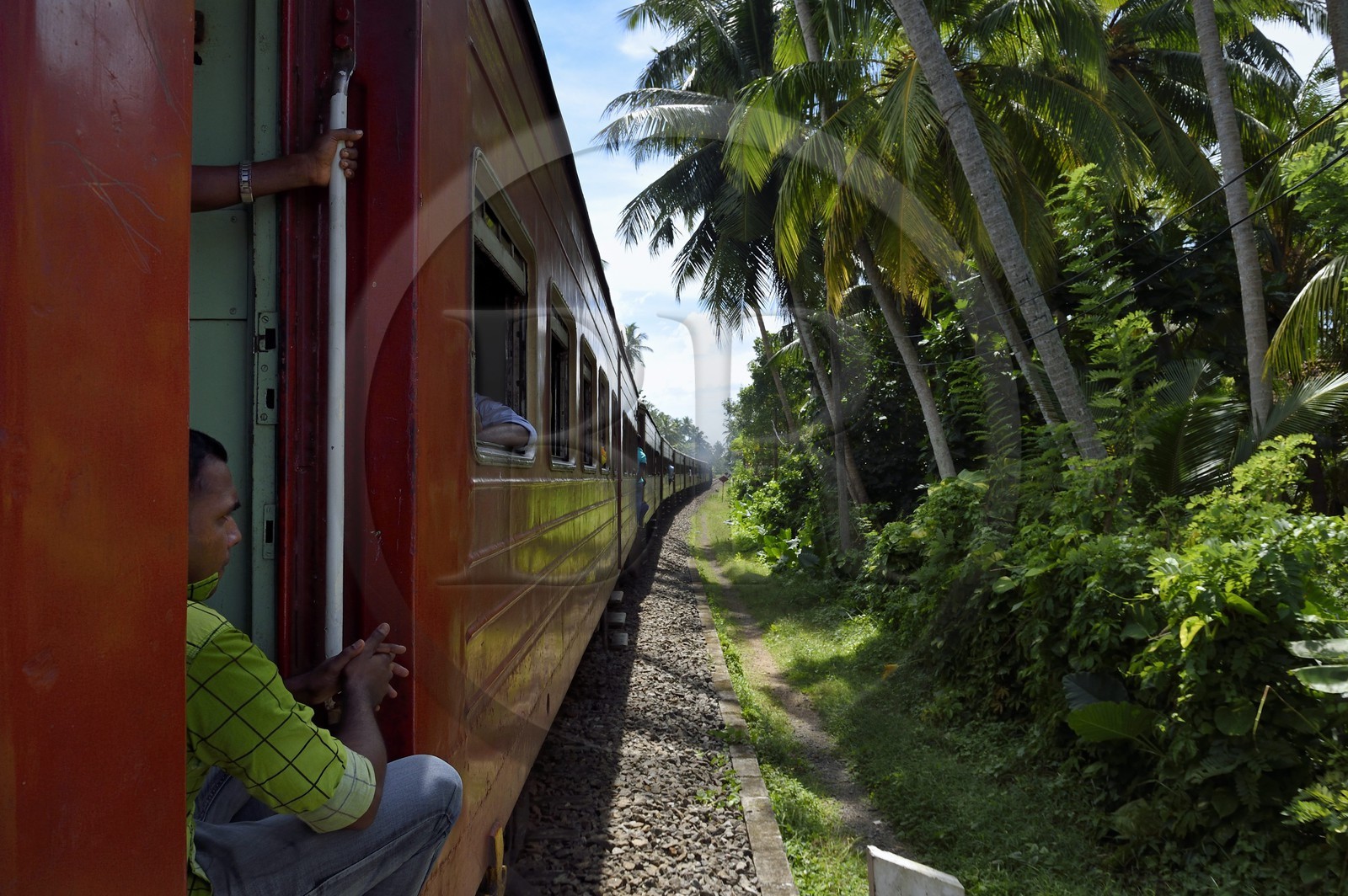 Sri Lanka, Province du Sud, train de Colombo à Galle vers Madampagama Sri Lanka, Province du Sud, train de Colombo à Galle vers Madampagama