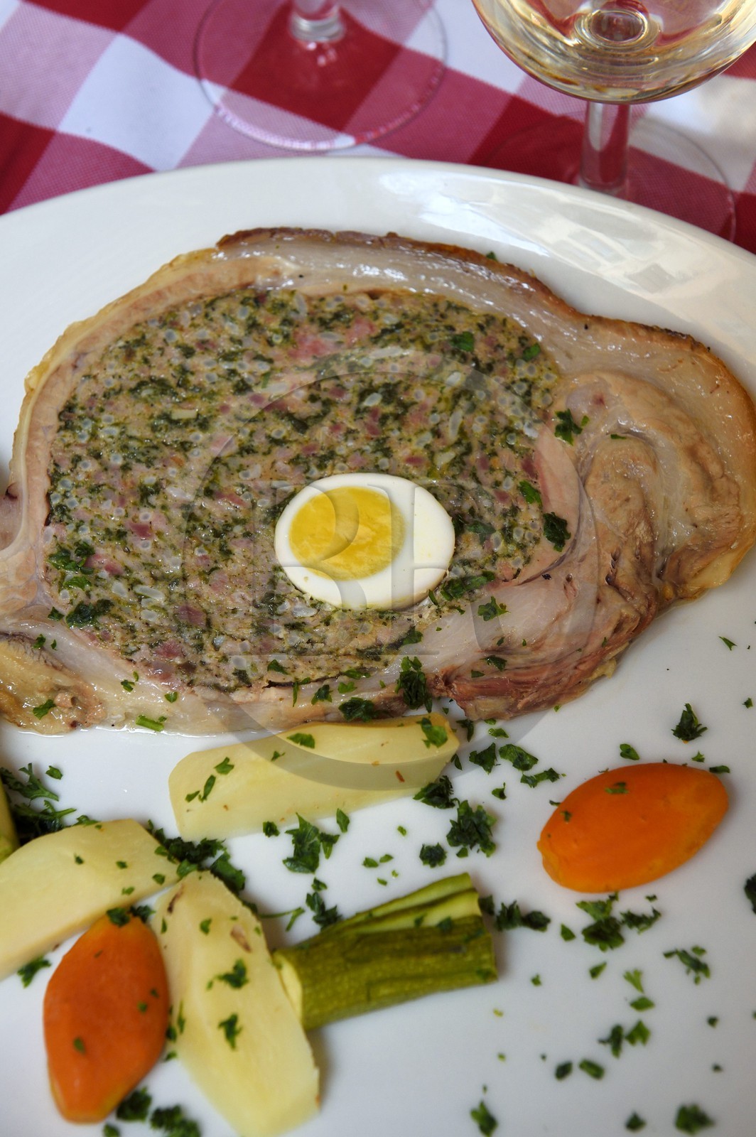 France, Alpes-Maritimes (06), Nice, quartier du Vieux Nice, restaurant l'Escalinada, lou piech, poche de veau farcie