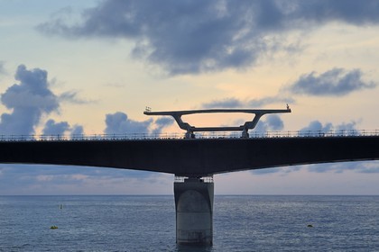 France, Ile de la Reunion, La Possession, chantier de la Nouvelle Route du Littoral (NRL), viaduc maritime long de 5,4 km entre la capitale Saint-Denis et le principal port de commerce à l’Ouest