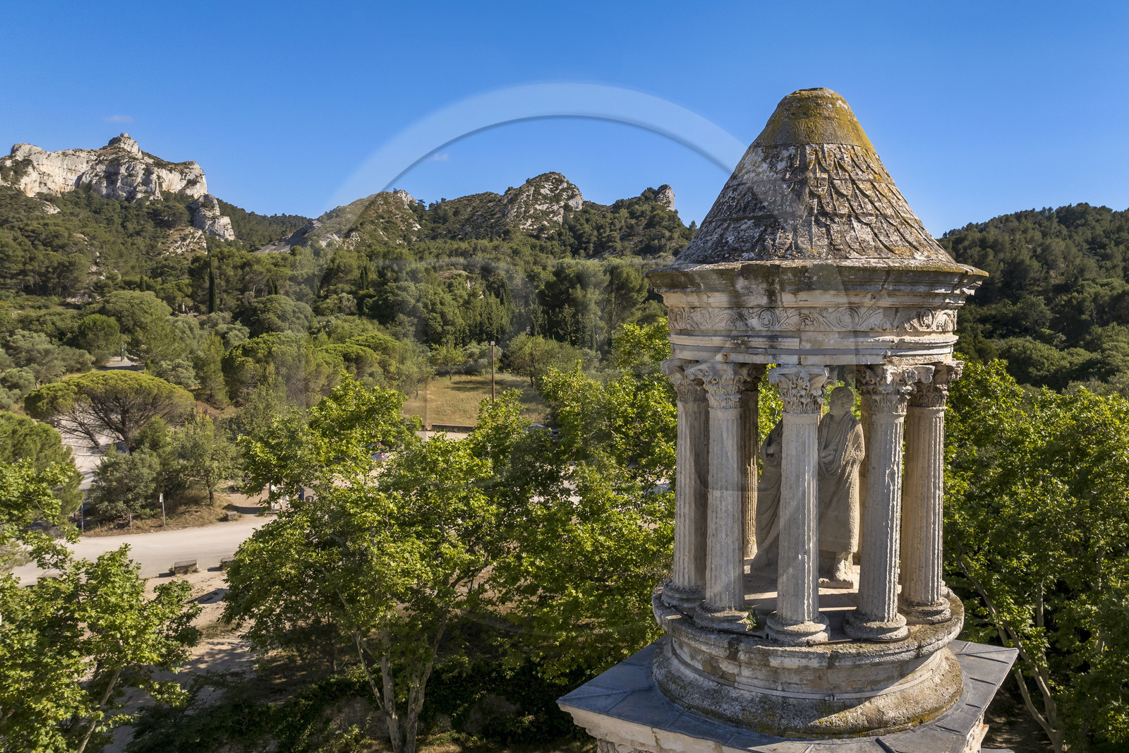 France, Bouches du Rhone, Regional Natural Park of the Alpilles, Saint Remy de Provence, les Antiques de Glanum, Gallo-Roman cenotaph erected between -30 and -20 BC in memory of a man from the Julii family (aerial view)
