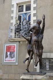 France, Loire-Atlantique (44), Nantes, sculpture à l'arrière du théatre Graslin dans la rue Scribe
