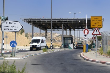 Israel, checkpoint near Har 'Homa in southeastern Jerusalem, a new colony founded in 1997