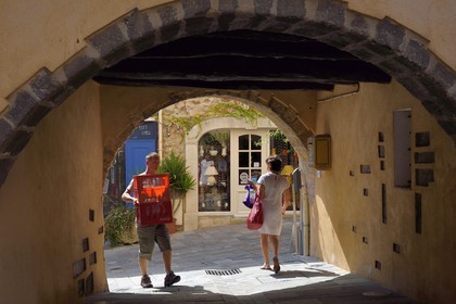 France, Var, Grimaud, vaulted passageway
