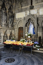 France, Côtes-d'Armor (22), Guingamp, basilique Notre-Dame de Bon-Secours, statue de N.D. de Bon-Secours