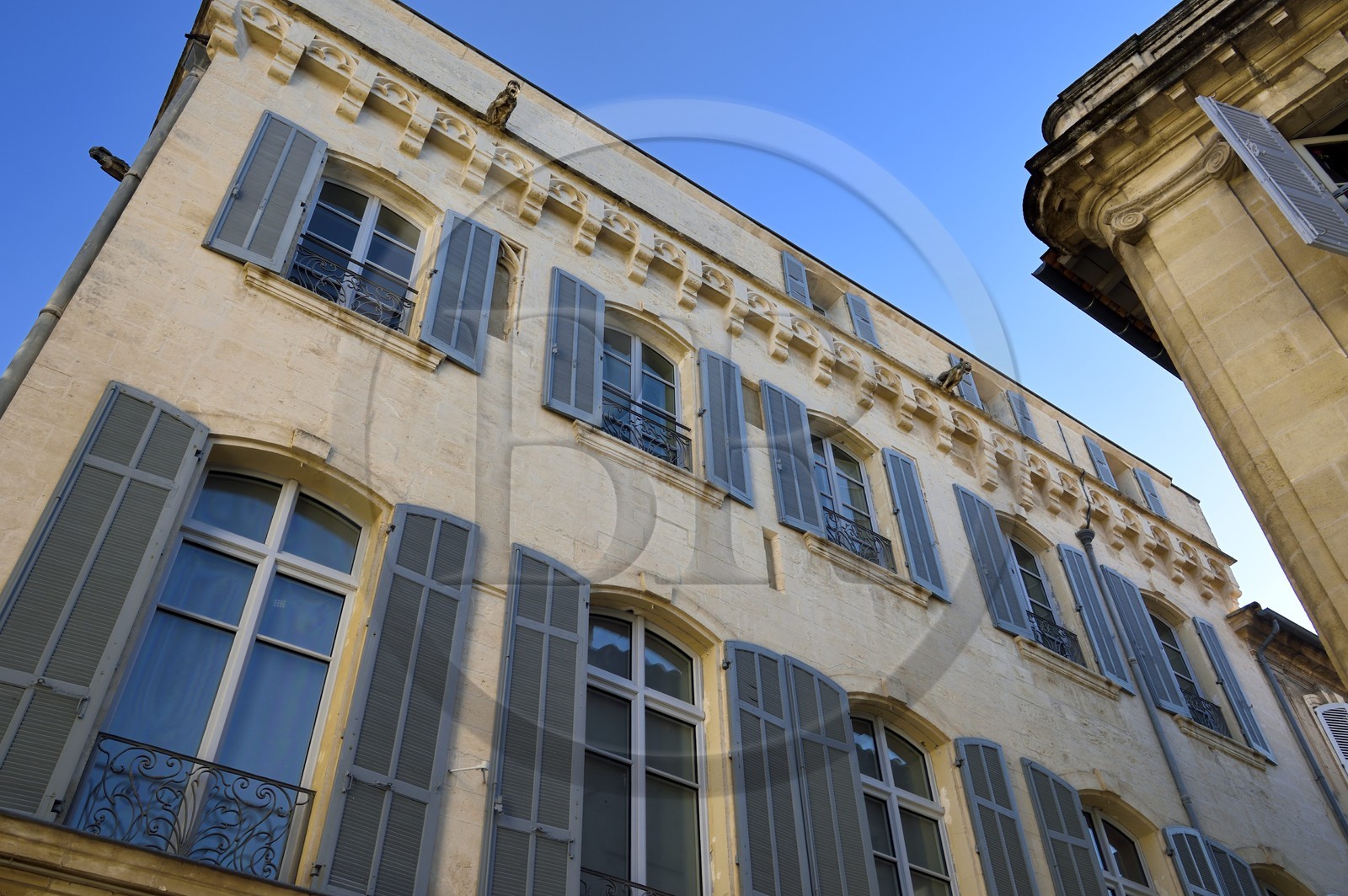 France, Bouches-du-Rhône (13), Arles, Fondation Vincent Van Gogh (Mention Obligatoire) du côté de la rue de la Liberté, centre d’art contemporain qui a investi un hôtel du XVe siècle