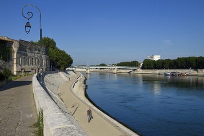 France, Bouches-du-Rhône (13), Arles, le Musée Réattu (Mention Obligatoire) sur le quai Marx Dormoy et le Rhône