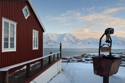 Norway, Svalbard, Spitzbergen, Longyearbyen, taubanelageret and view on the fjord