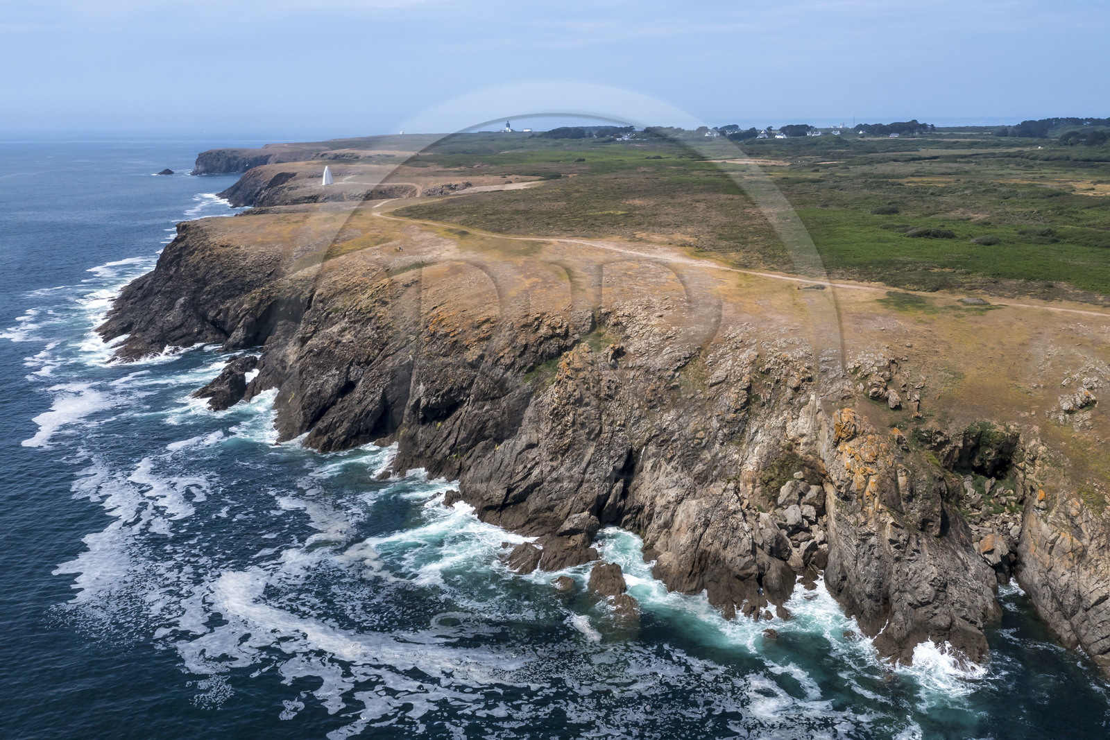 France, Morbihan (56), Ile de Groix, la côte Sud à Port Saint-Nicolas (vue aérienne)