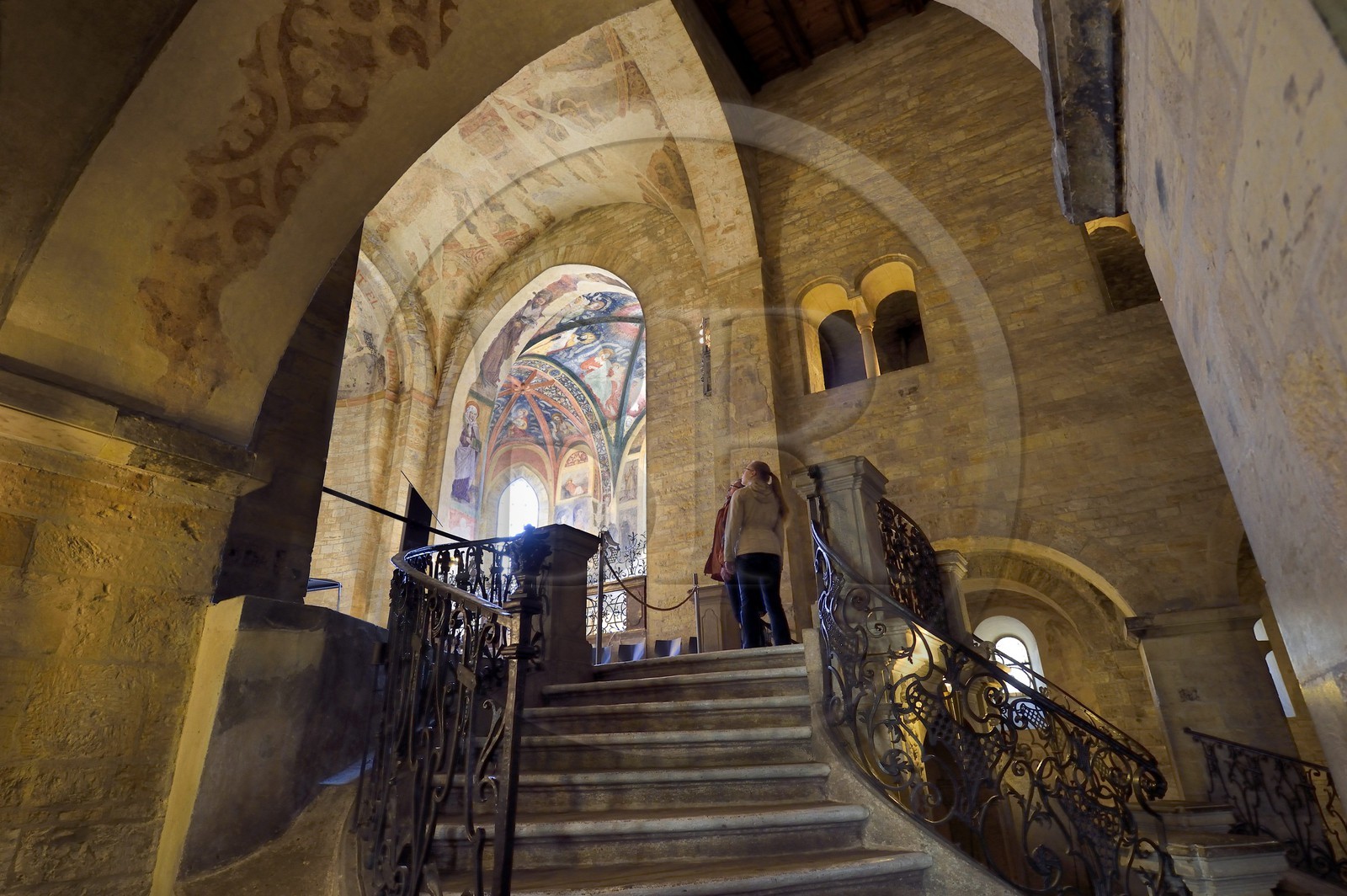 République Tchèque, Prague, Hradcany (quartier du château), chateau Royal, basilique Saint-Georges et la chapelle où repose Sainte Ludmila en arrière plan