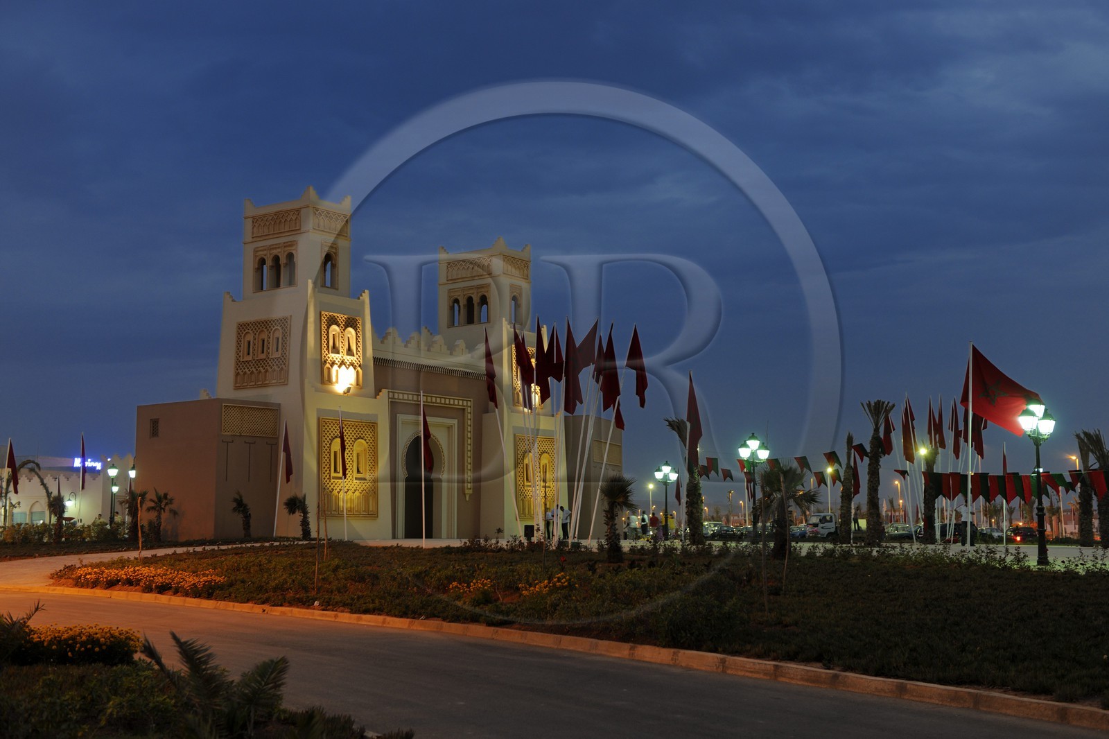 Maroc, région de l'Oriental, station balnéaire de Mediterrania Saïdia, porte de la Médina Saidia galerie marchande construite sous forme de médina marocaine