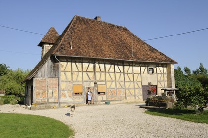 France, Saône et Loire (71), Sagy, la Ferme du Bailly ferme bressane traditionnelle à étage et colombage