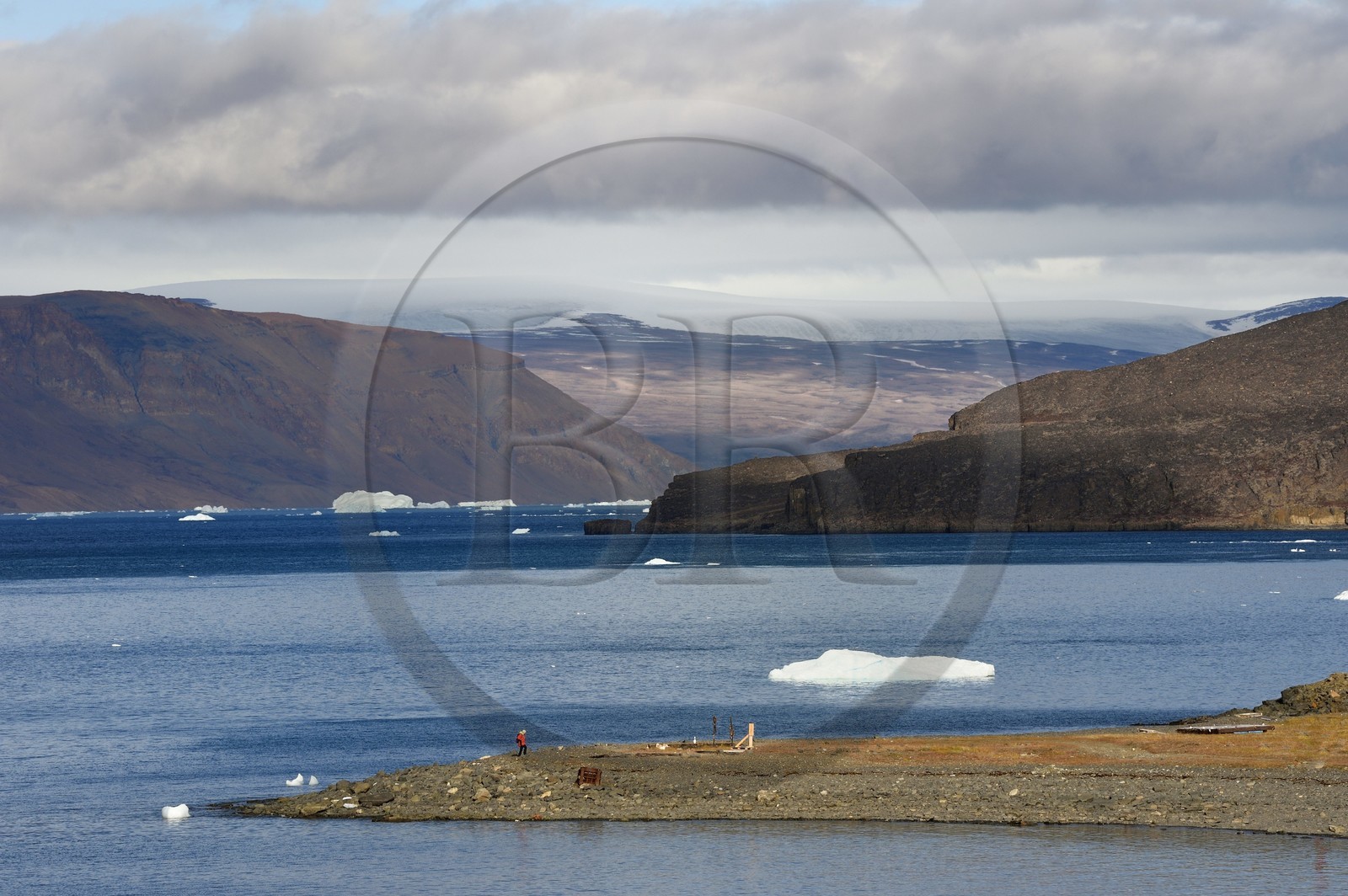 Groenland, cote ouest, Baie de North Star, Wolstenholme fjord à Dundas (Thulé) et la calotte glaciaire en arrière plan