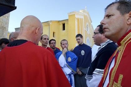 France, Haute-Corse (2B), région du Niolu (Niolo), Casamaccioli, fête de la Santa du Niolu où l'on célèbre la Nativité de la Vierge, paghjella ou chant polyphonique corse des membre des confréries religieuses