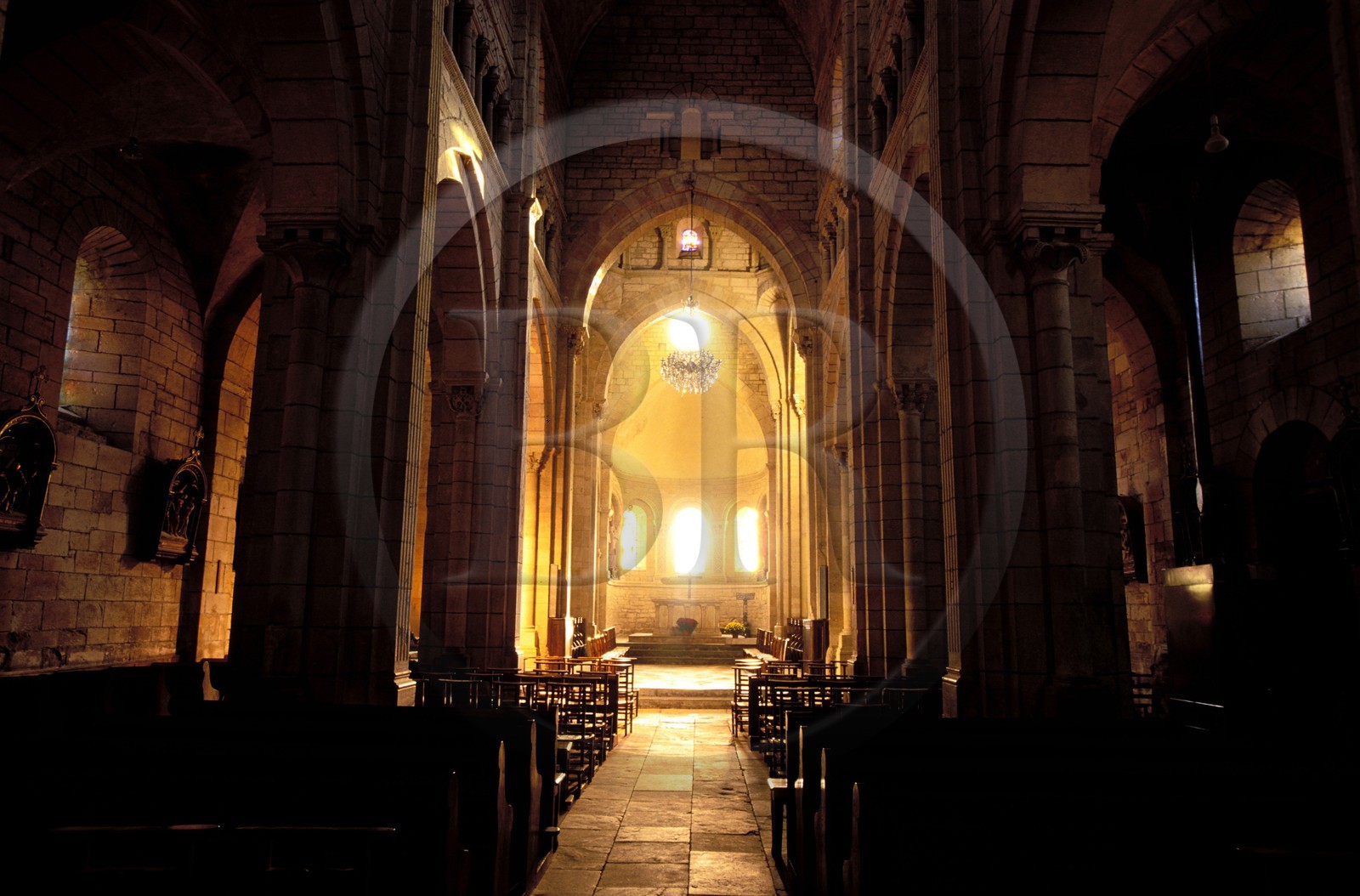 France, Saône-et-Loire (71), Semur-en-Brionnais, labellisé Les Plus Beaux Villages de France, église romane Saint-Hilaire de style clunisien