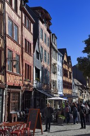 France, Seine-Maritime (76), Rouen, maisons à pans de bois dans la rue médiévale Martainville qui longe l'église Saint-Maclou