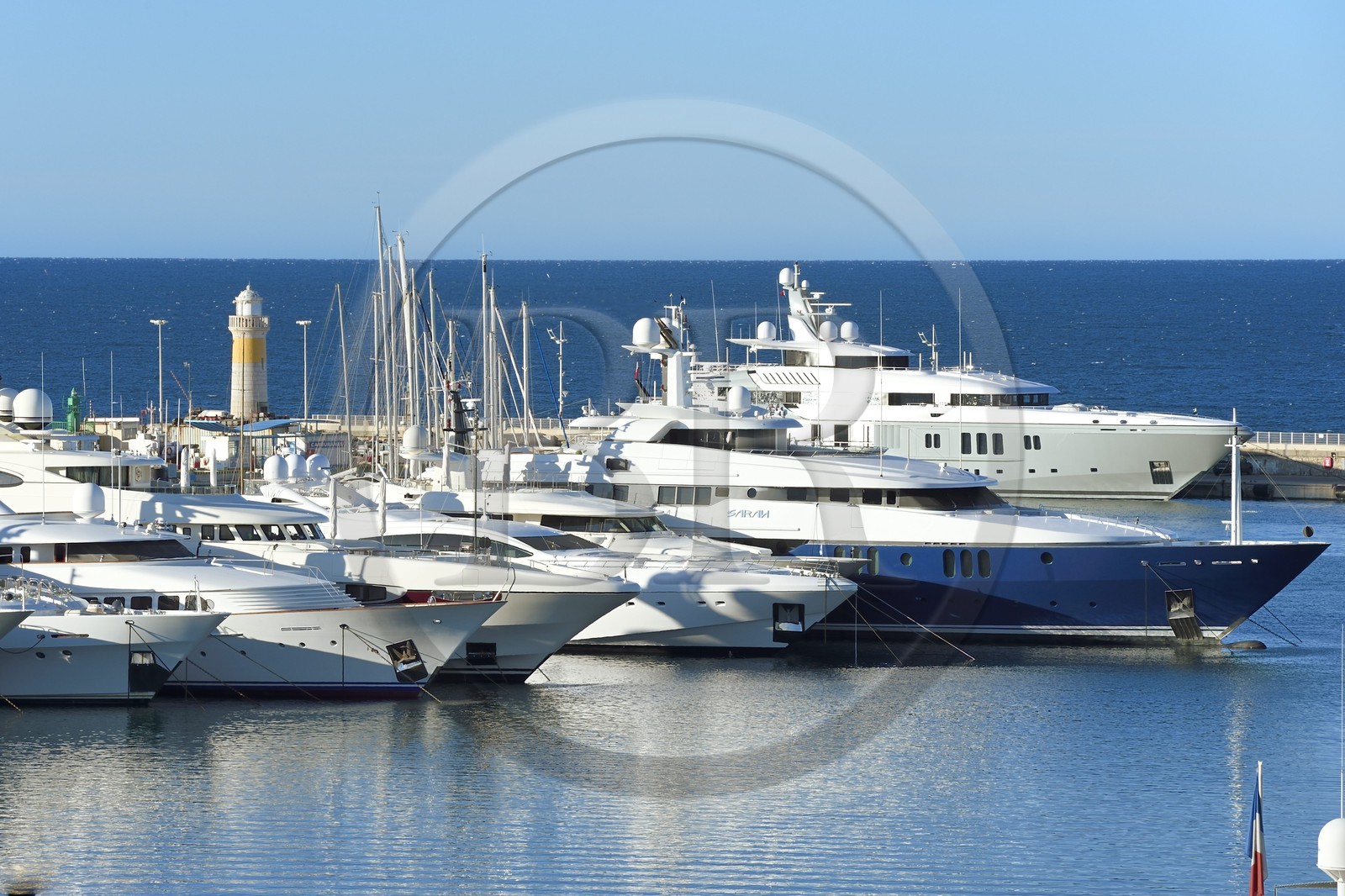 France, Alpes-Maritimes (06), Cannes, yacht dans le port