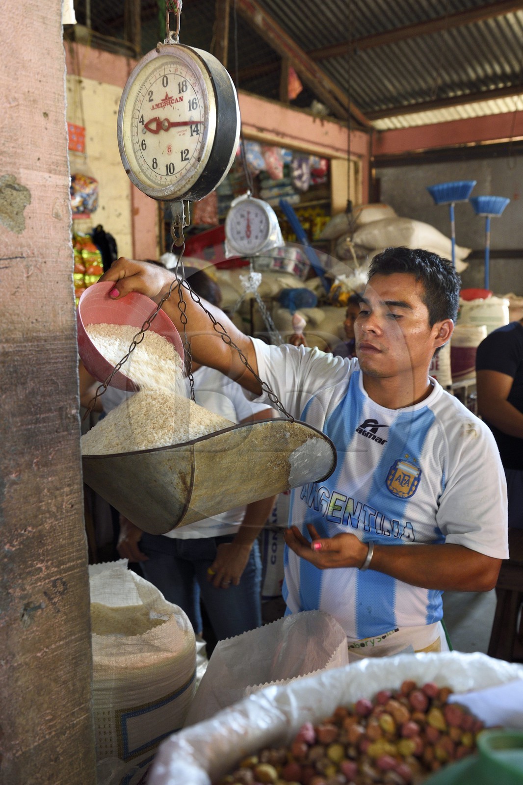 Nicaragua, Leon, marché du quartier de Sutiaba, épicier