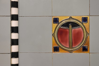 République Tchèque, Prague, centre historique classé Patrimoine Mondial de l' UNESCO, quartier de Stare Mesto, la Maison Municipale (Obecni Dum), détail d'une faience Art Nouveau
