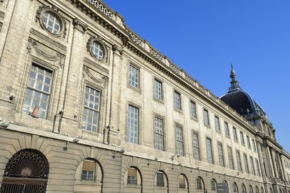France, Rhône (69), Lyon, site historique classé Patrimoine Mondial de l'UNESCO, l'hôpital de l'Hôtel Dieu, façade Soufflot face au Rhône
