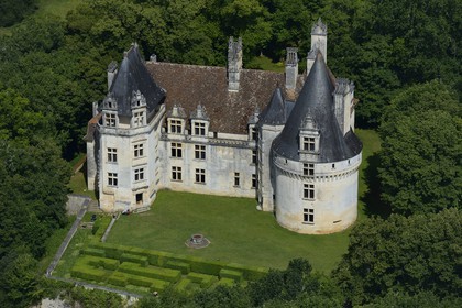 France, Dordogne, Perigord Vert, Villars, Puyguilhem castle (aerial view)