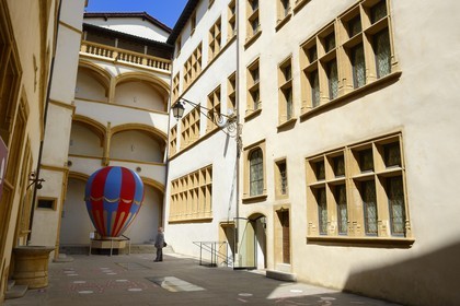 France, Rhone, Lyon, historical site listed as World Heritage by UNESCO, St. Paul neighborhood in the Vieux Lyon (Old Town), the Renaissance Hotel de Gadagne housing the Gadagne museums, Grande Cour